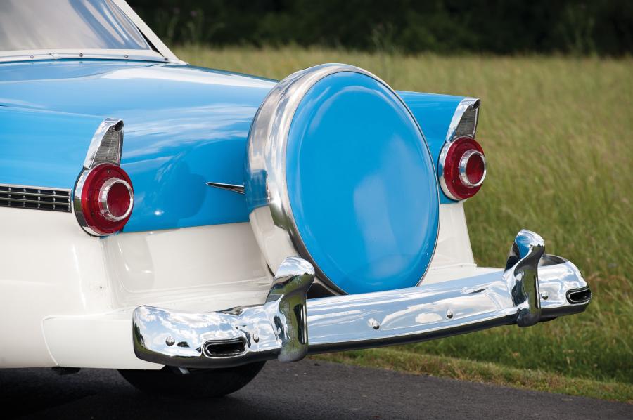  Ford Fairlane Sunliner Convertible White & Blue 1956 года  (фото 22 из 41)